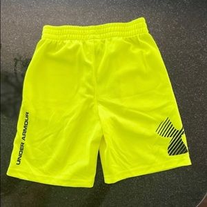 Boy's Under Armour shorts size 6